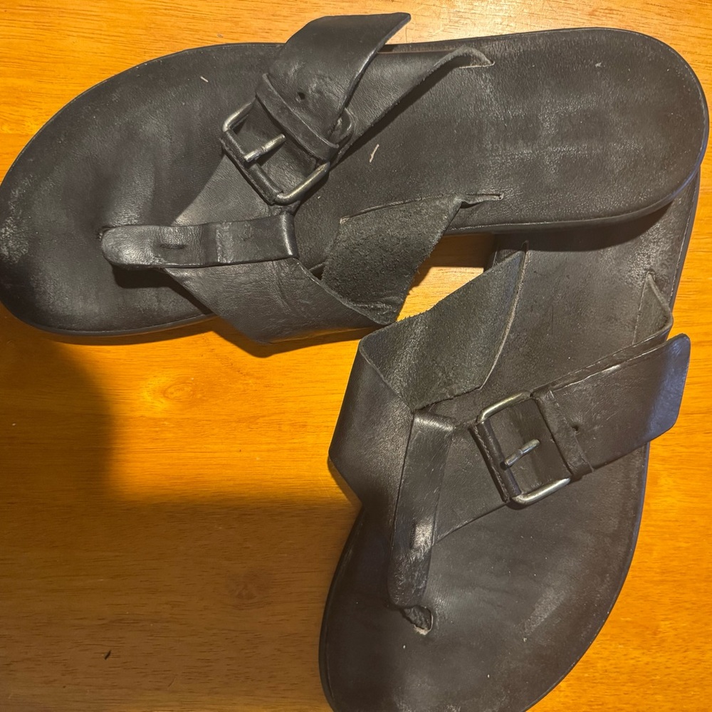 Black Leather Buckle Flip-Flops